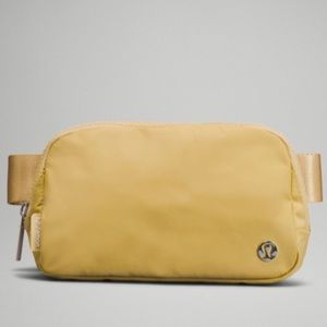 LULULEMON GOLDEN SAND BELT BAG. WORN ONCE.